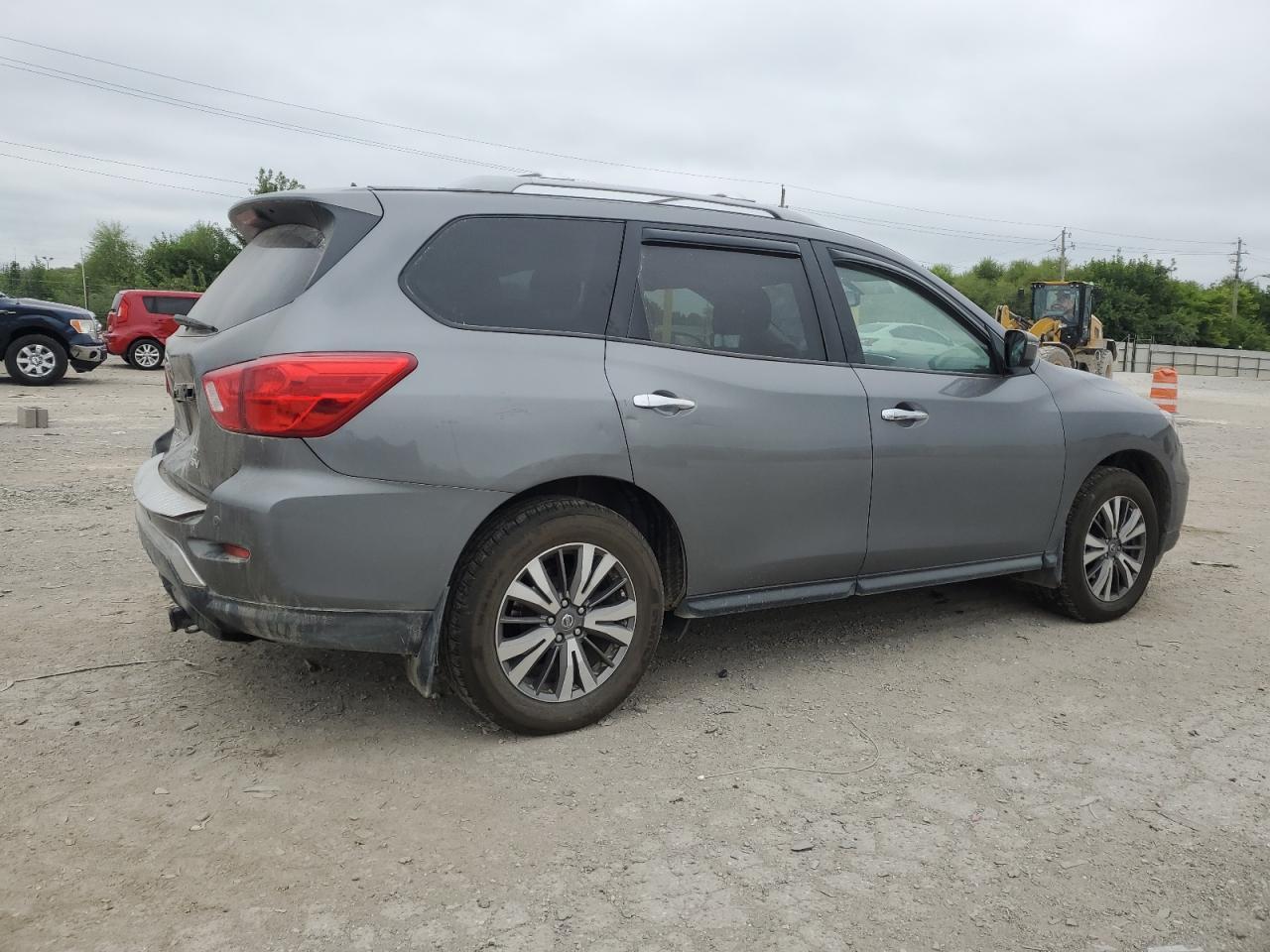 2018 Nissan Pathfinder S - Image 3