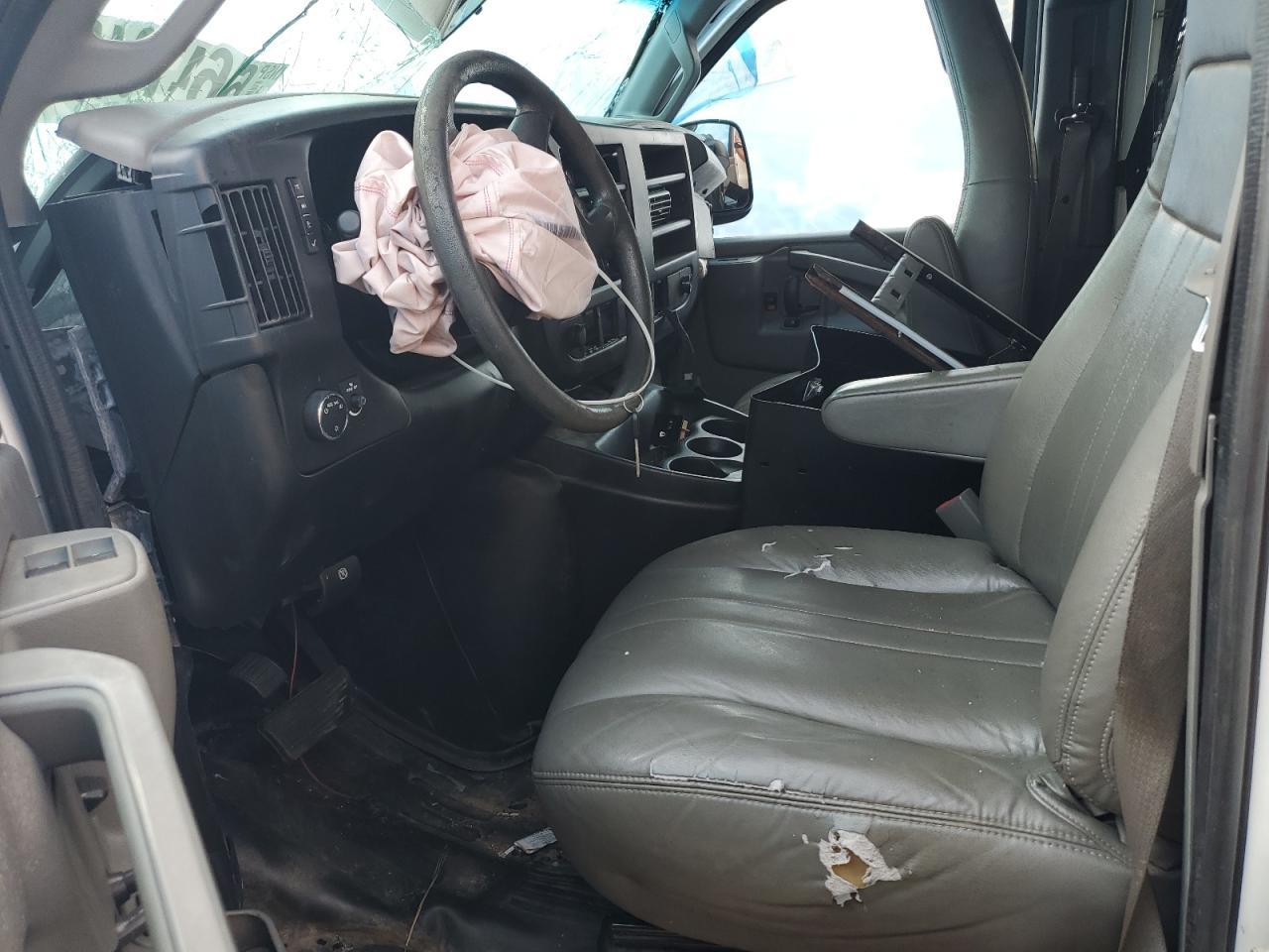 2017 Chevrolet Express G2500 - Фото 7