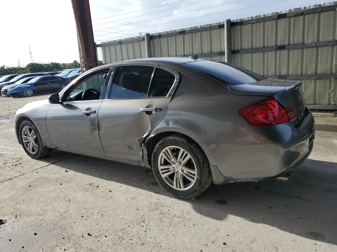 2013 Infiniti G37 - Фото 2