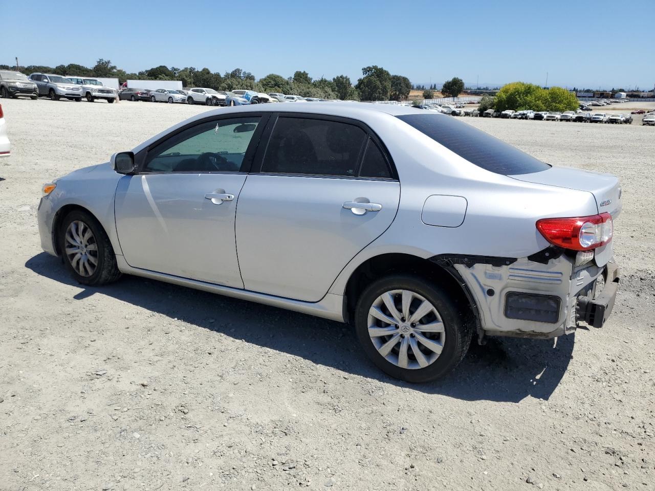2013 Toyota Corolla Base - Фото 2