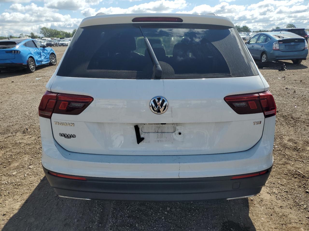 2018 Volkswagen Tiguan S - Image 6