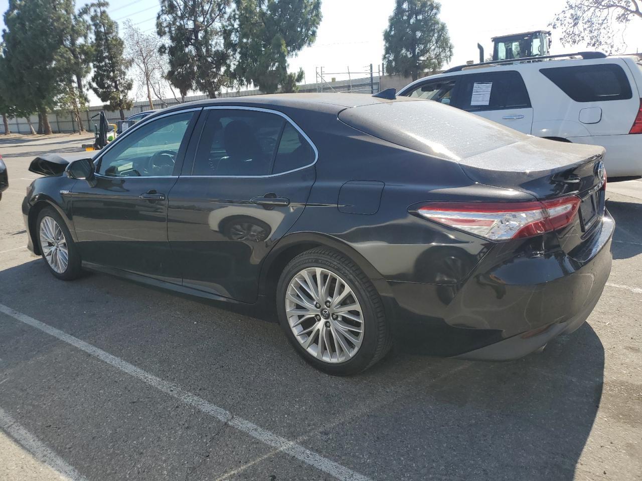 2018 Toyota Camry Hybrid - Фото 2