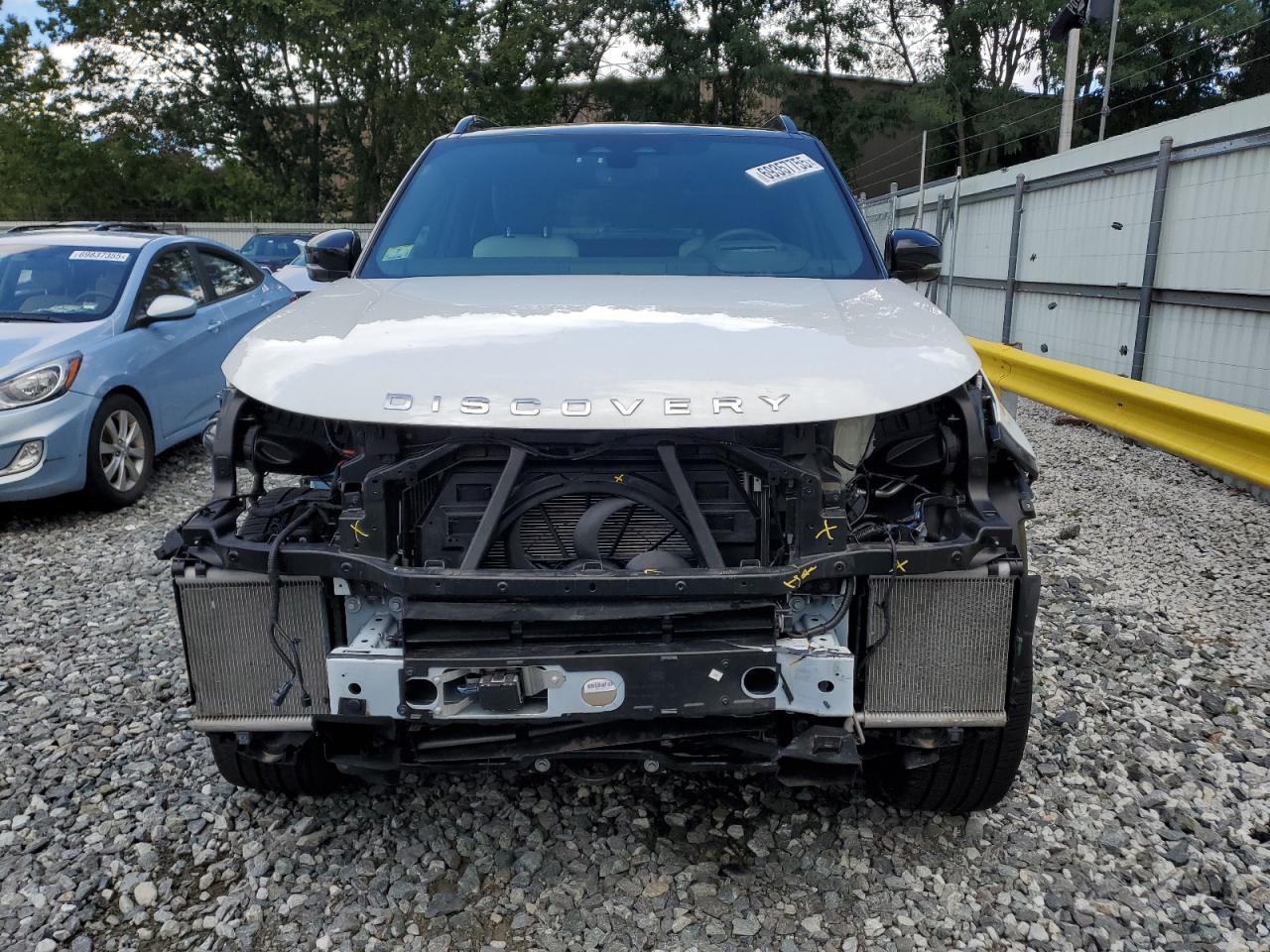 2024 Land Rover Discovery Metropolitan Edition - Image 5