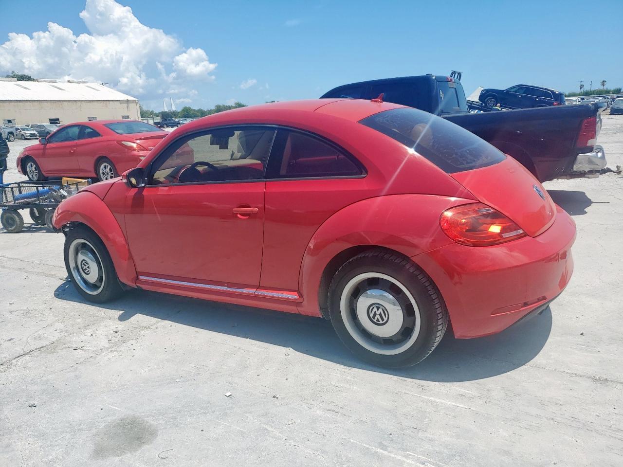 2013 Volkswagen Beetle - Фото 2