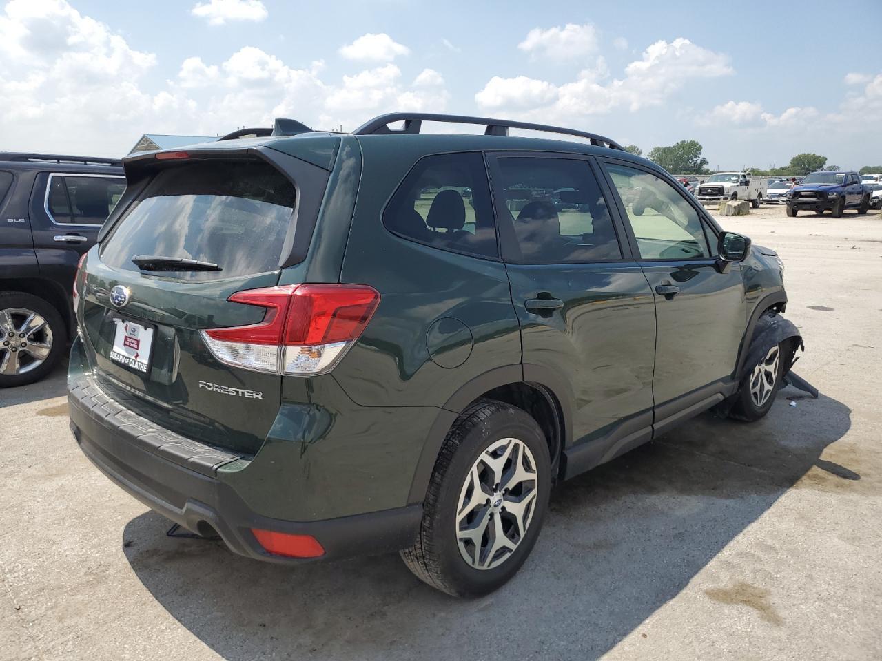 2022 Subaru Forester Premium - Фото 3