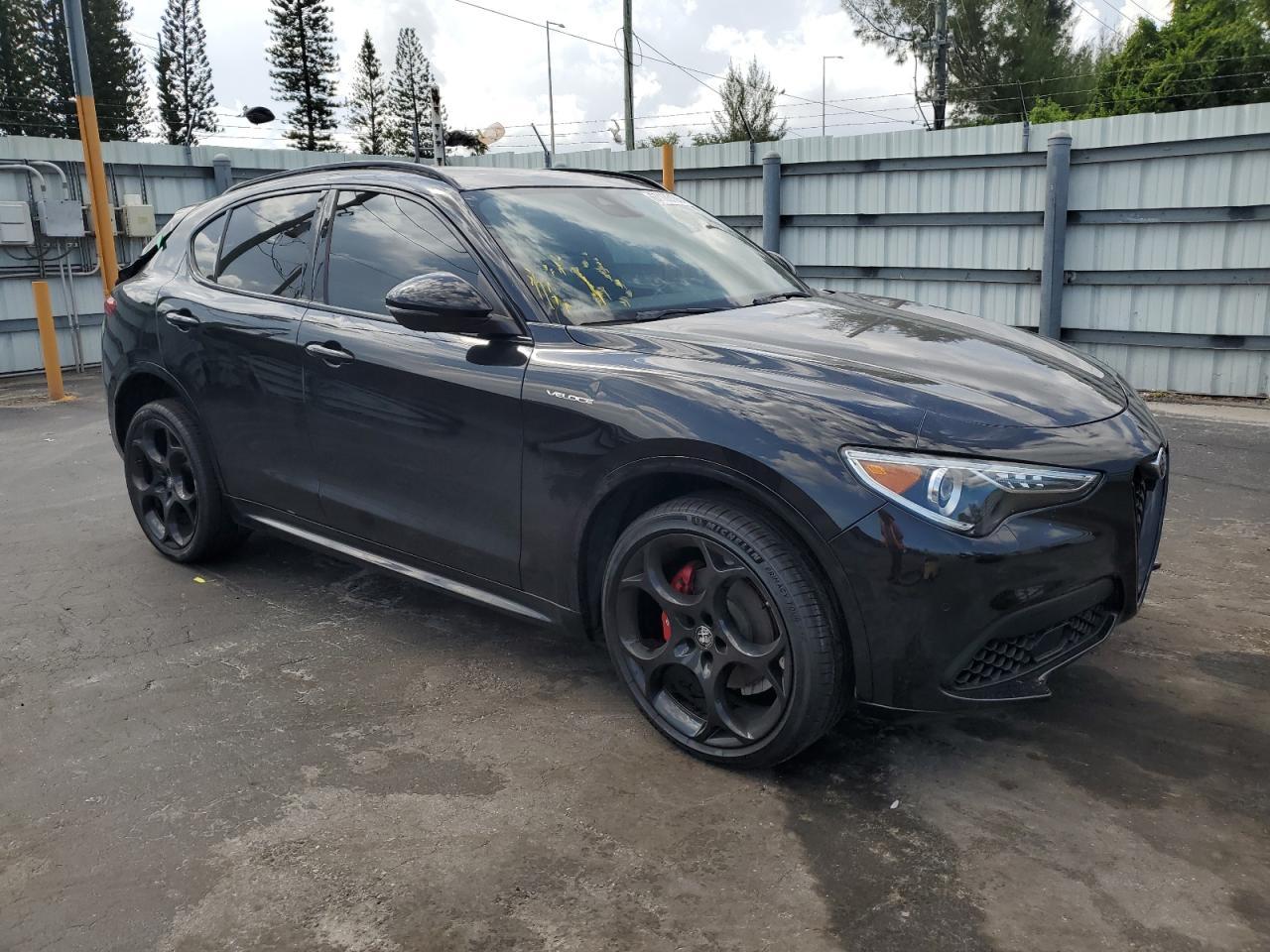 2022 Alfa Romeo Stelvio Ti - Image 4