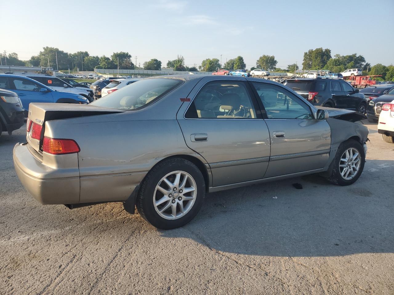 2001 Toyota Camry Le - Фото 3