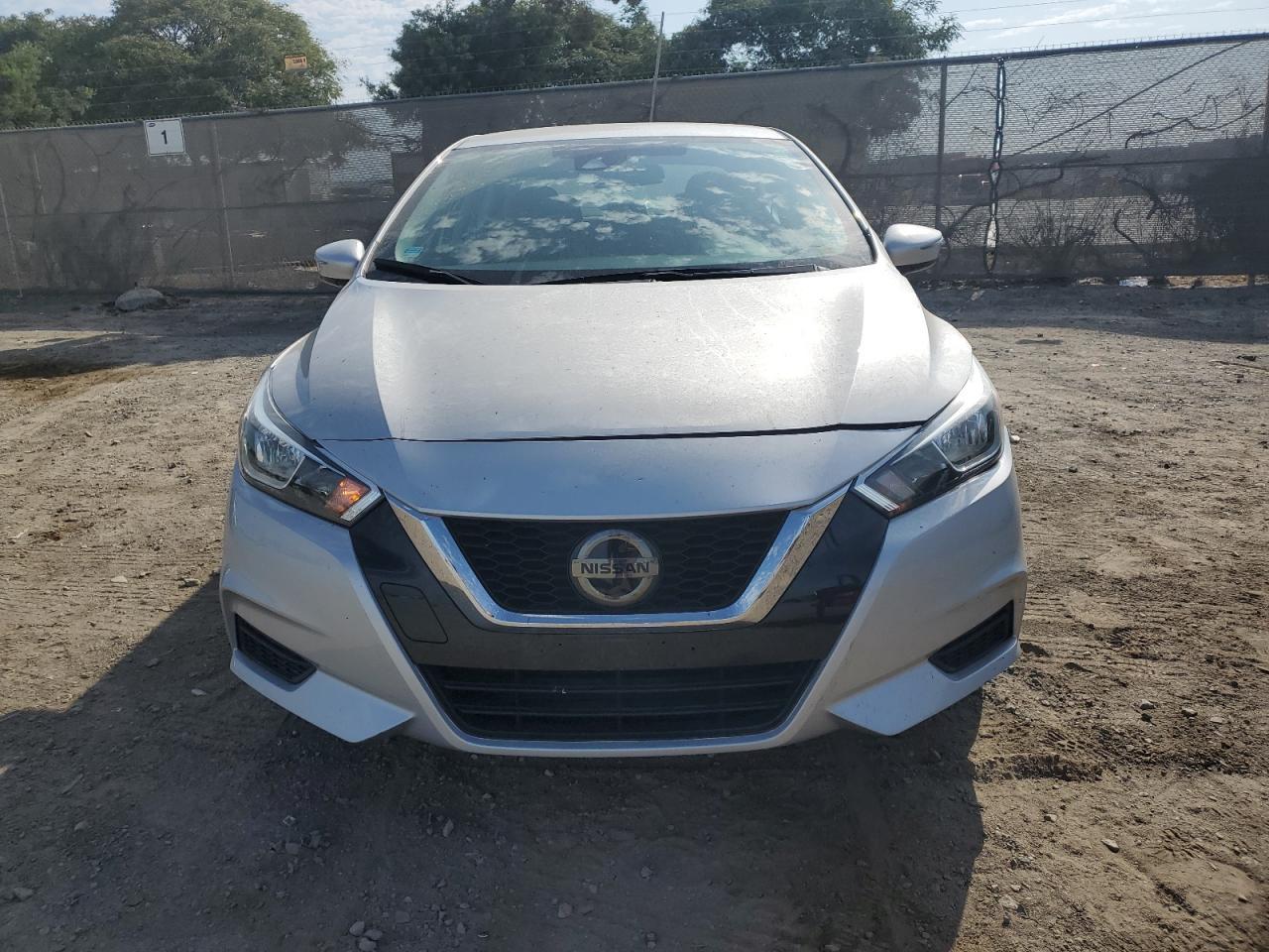 2021 Nissan Versa Sv - Image 5