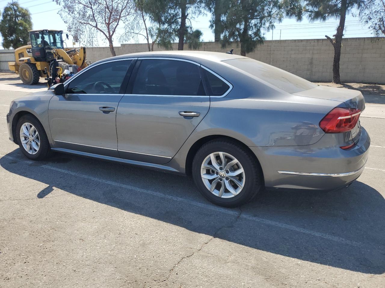 2016 Volkswagen Passat S - Фото 2