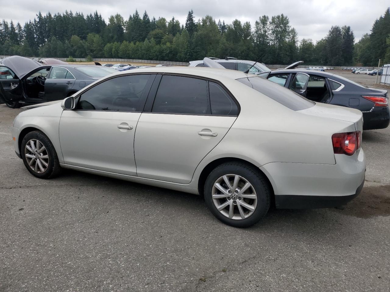 2010 Volkswagen Jetta Se - Фото 2