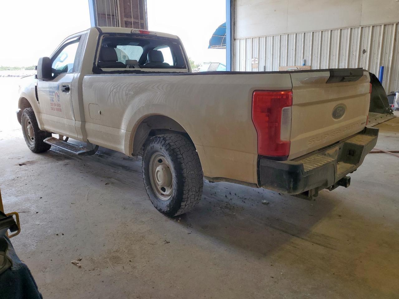 2018 Ford F250 Super Duty - Фото 2