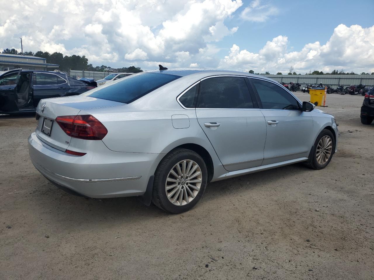 2017 Volkswagen Passat Se - Image 3