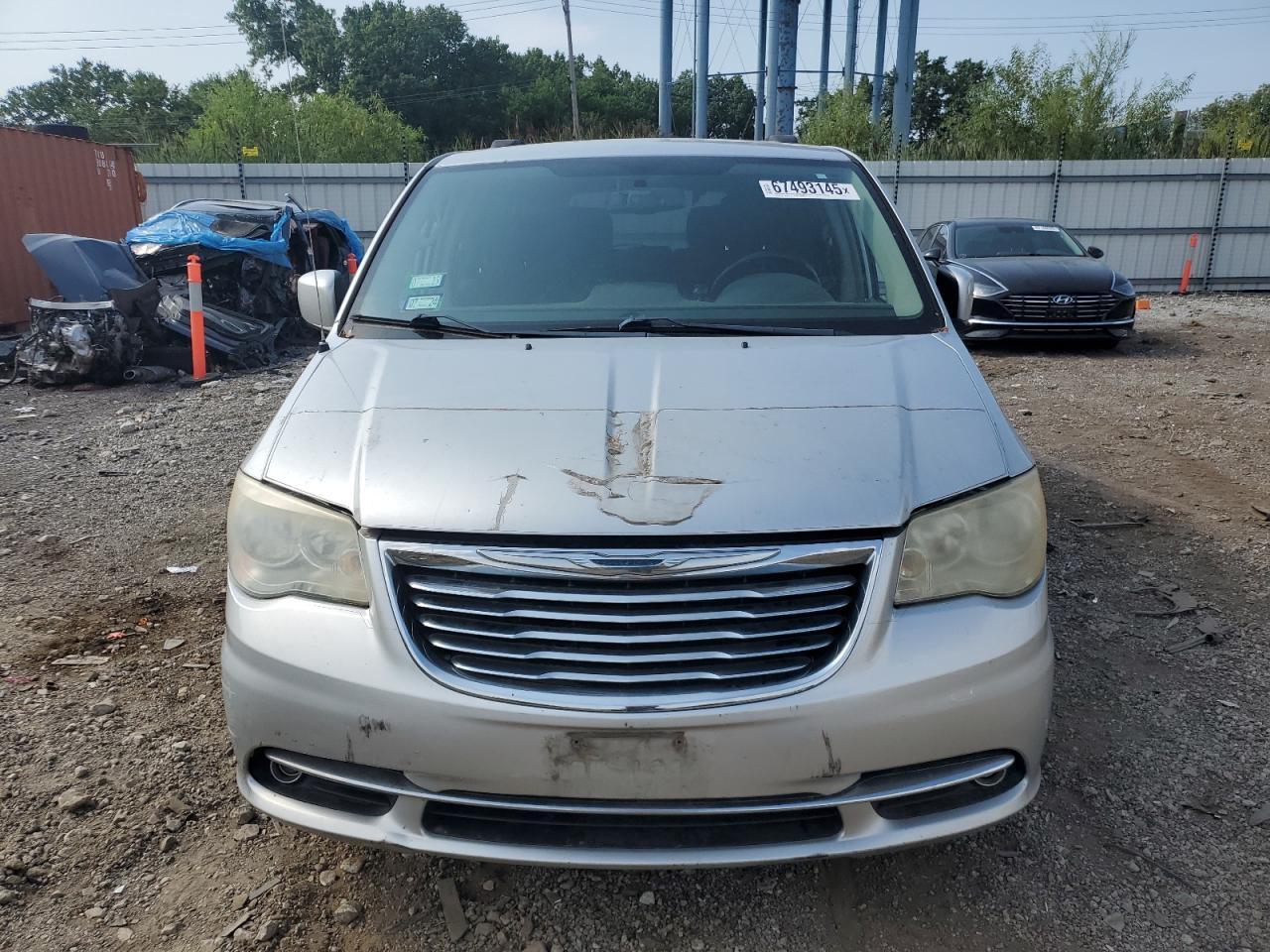 2011 Chrysler Town & Country Touring - Фото 5