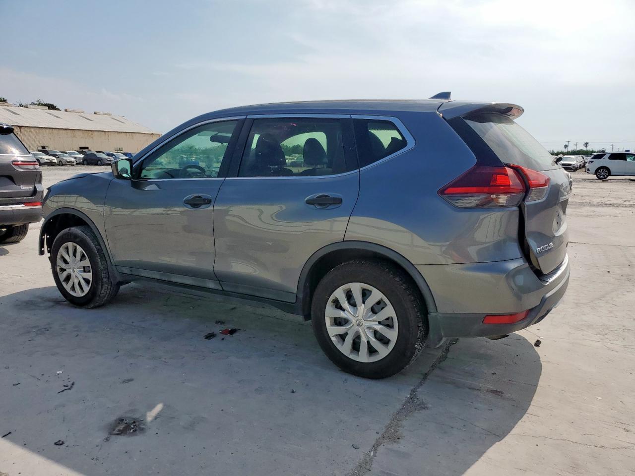 2018 Nissan Rogue S - Фото 2