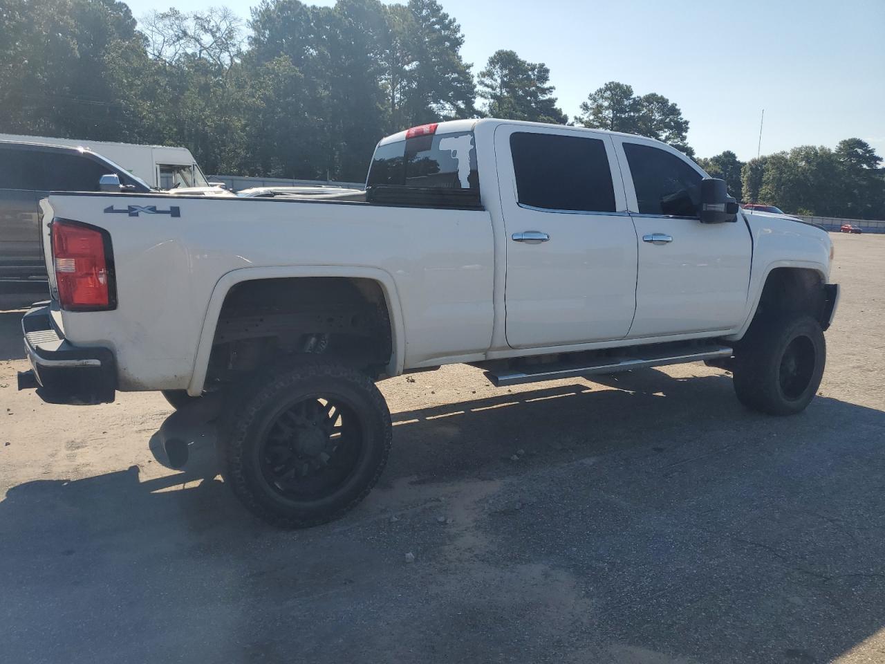 2016 GMC Sierra K2500 Denali - Image 3