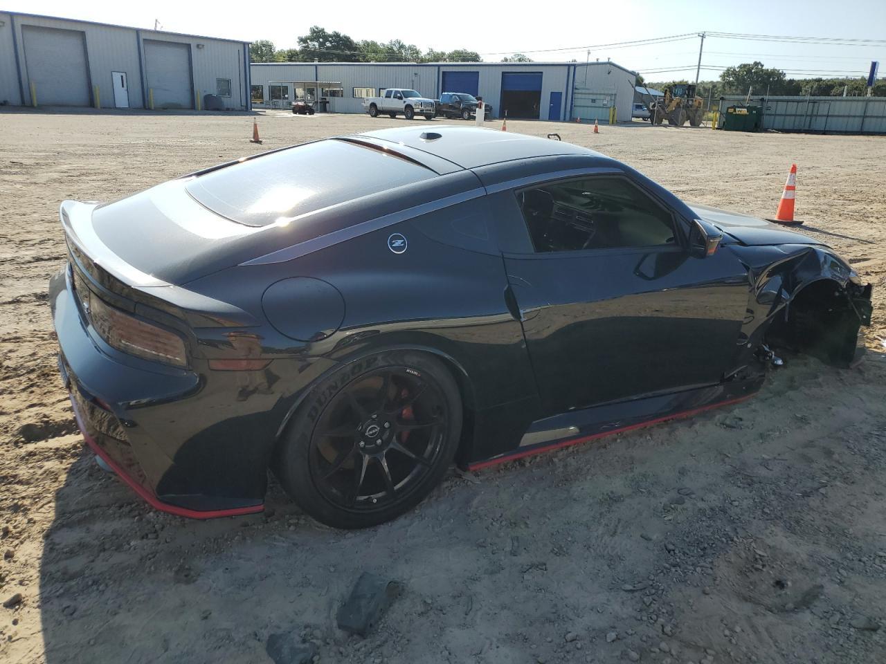 2025 Nissan Z Nismo - Image 3