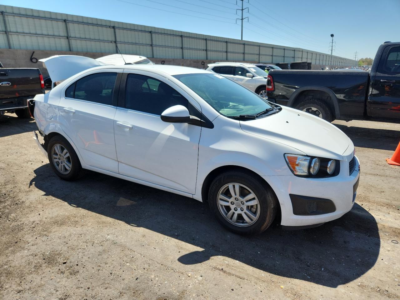 2016 Chevrolet Sonic Lt - Фото 4