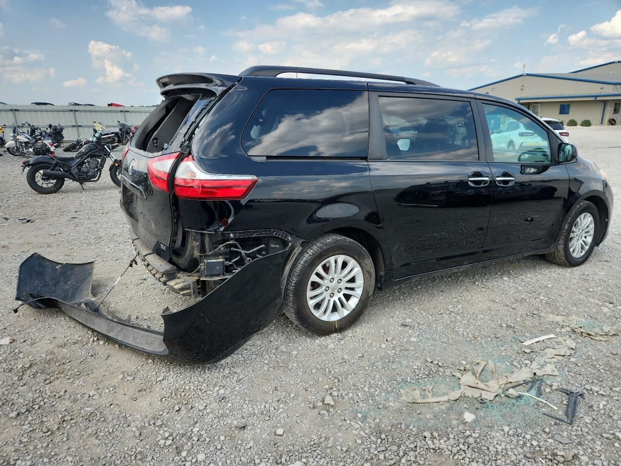2015 Toyota Sienna Xle - Фото 3