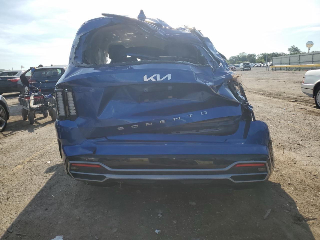 2022 Kia Sorento S - Фото 6