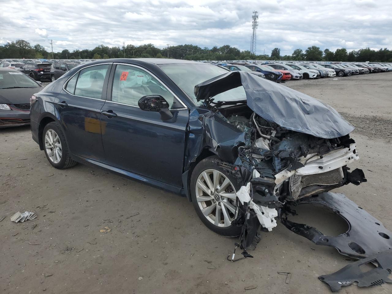 2021 Toyota Camry Le - Фото 4