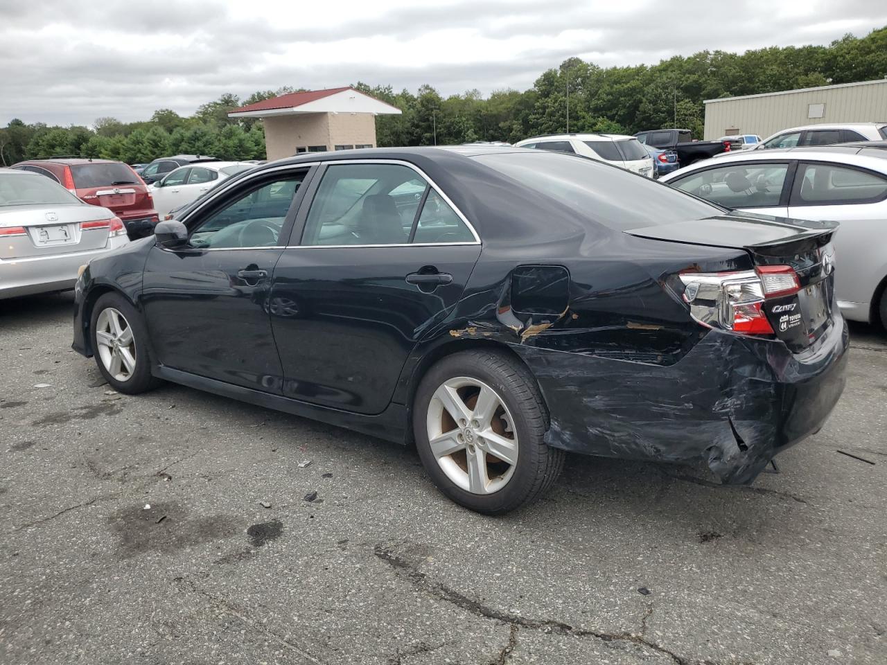 2014 Toyota Camry L - Image 2