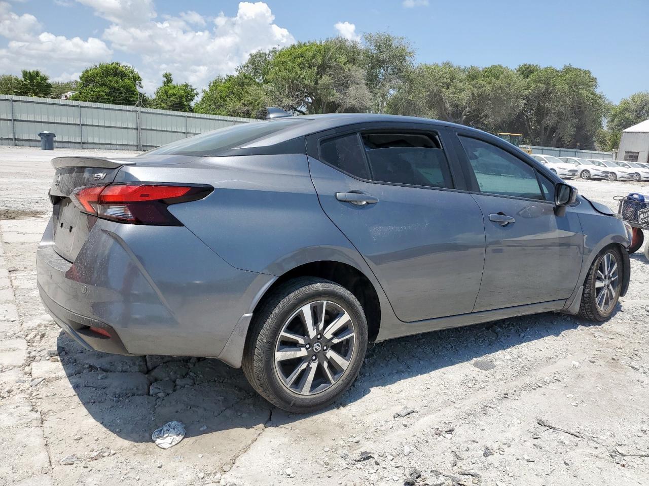2020 Nissan Versa Sv - Image 3