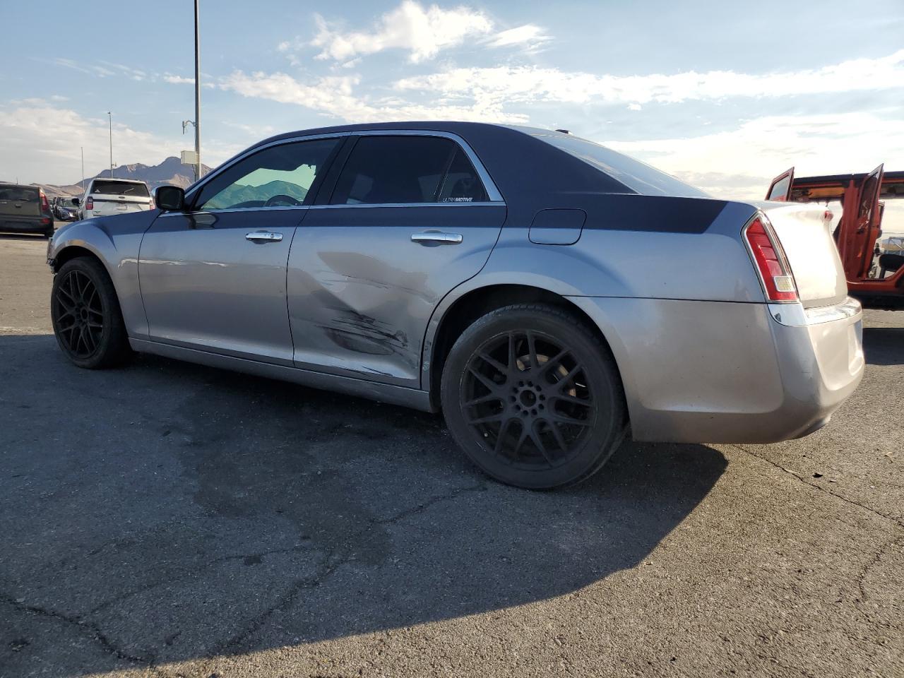2013 Chrysler 300C - Фото 2