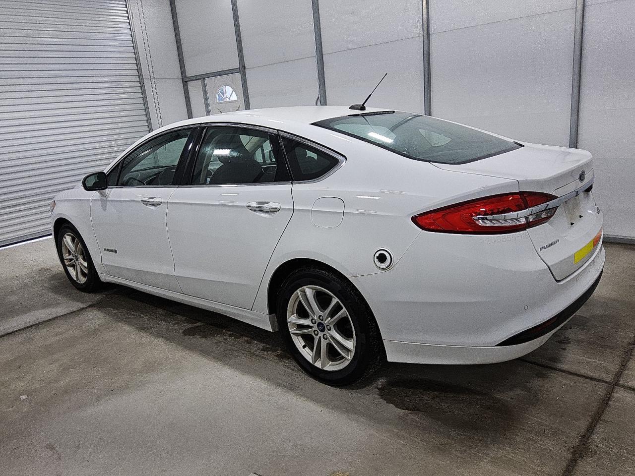 2018 Ford Fusion Se Hybrid - Image 2