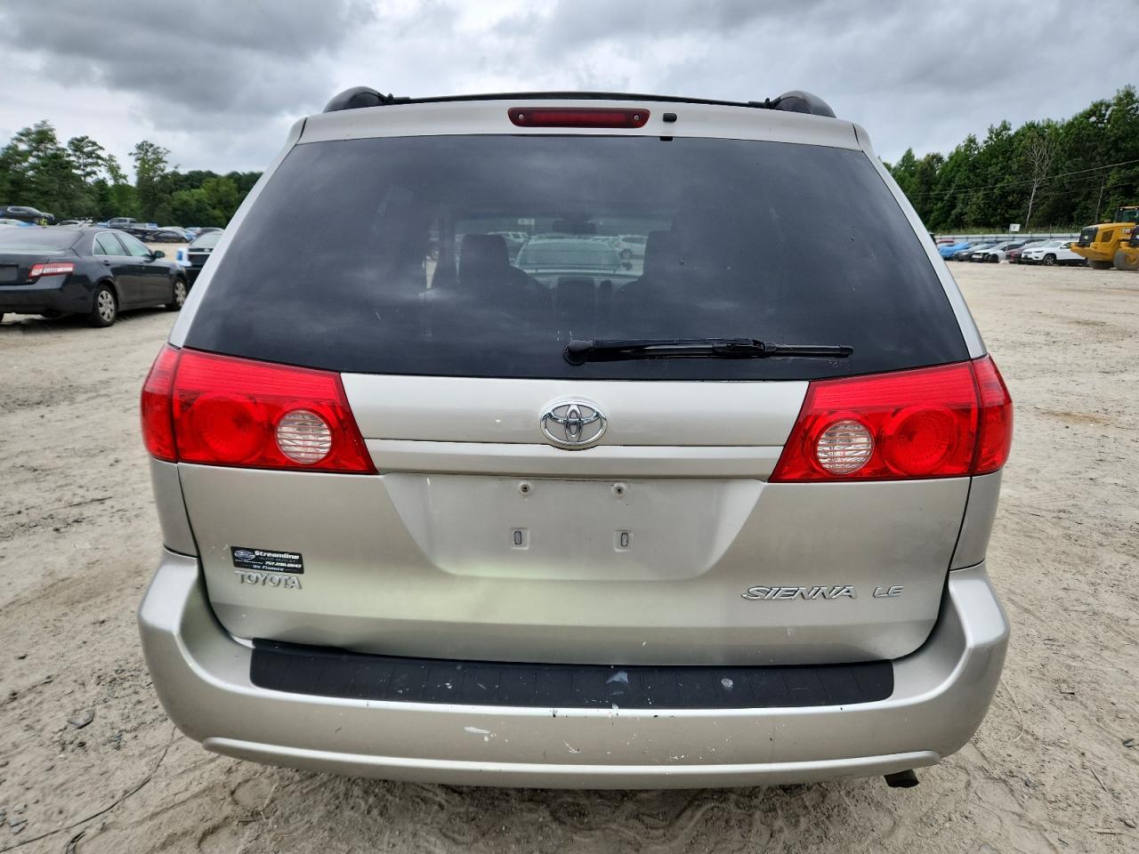 2010 Toyota Sienna Ce - Фото 6