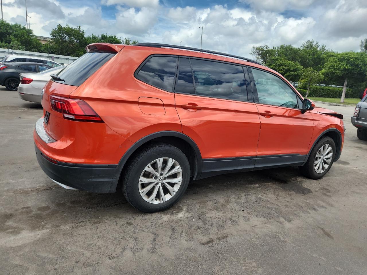 2019 Volkswagen Tiguan S - Фото 3