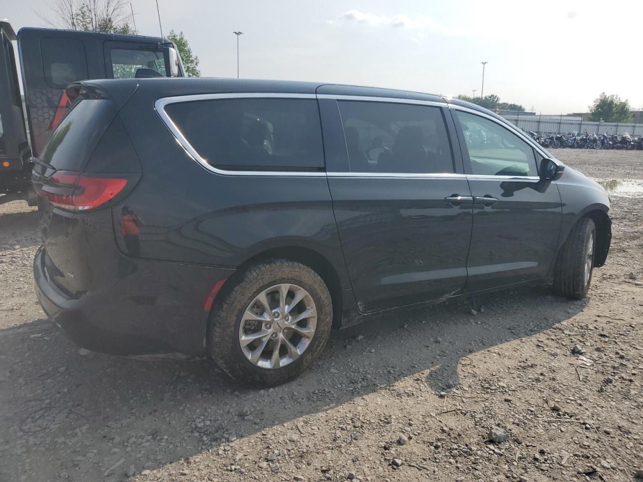 2023 Chrysler Pacifica Touring L - Фото 3