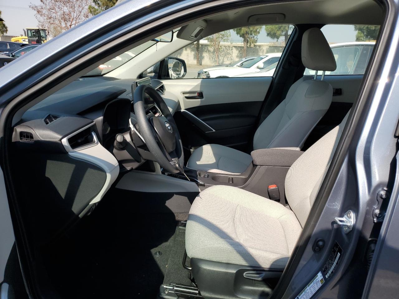 2025 Toyota Corolla Cross L - Фото 7