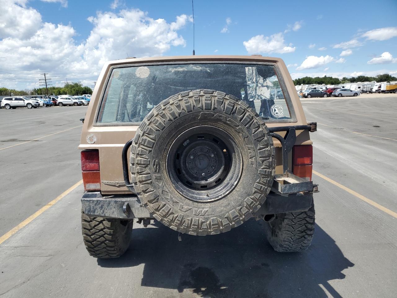 1990 Jeep Cherokee Laredo - Image 6