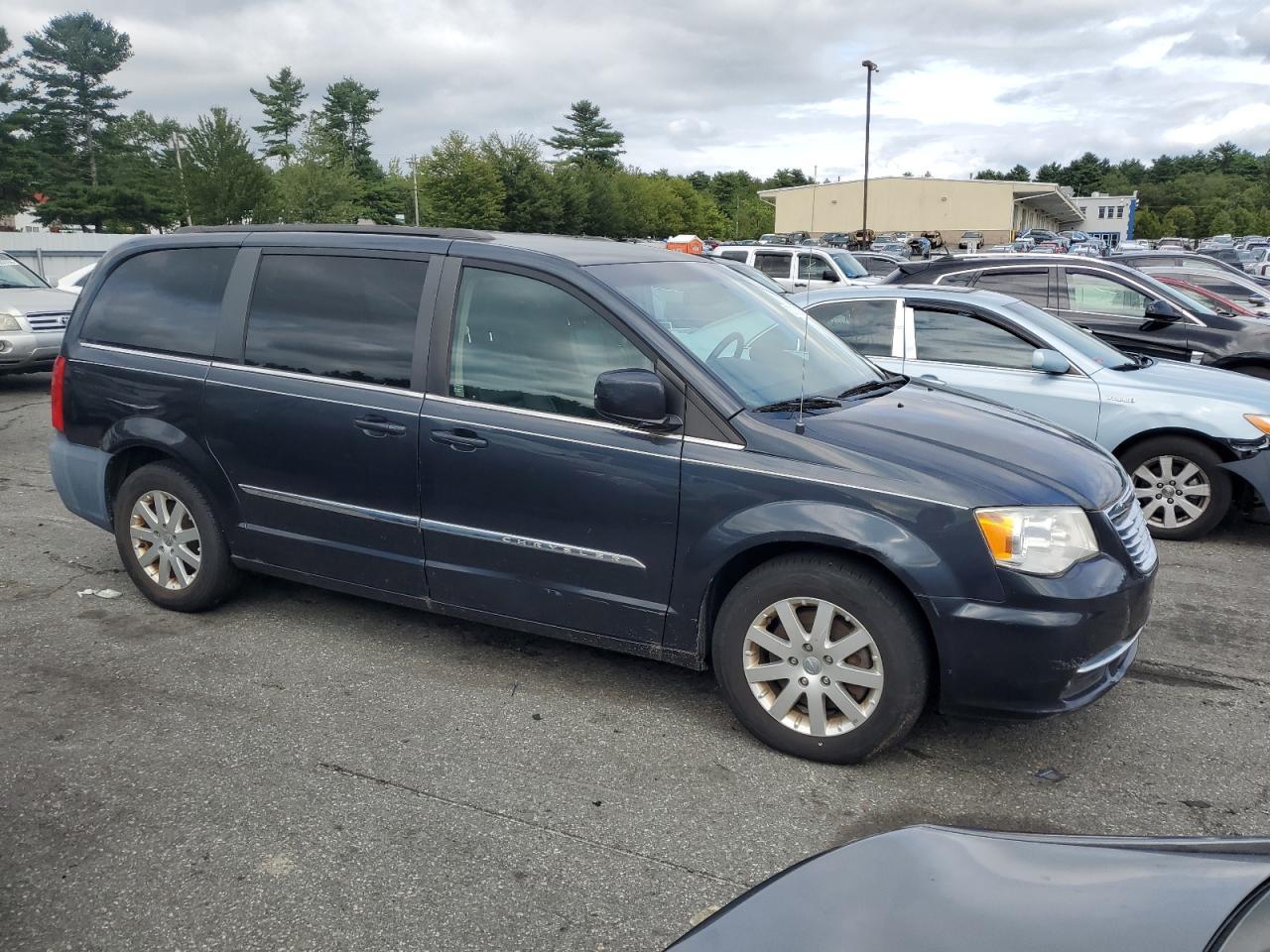 2012 Chrysler Town & Country Touring - Image 4