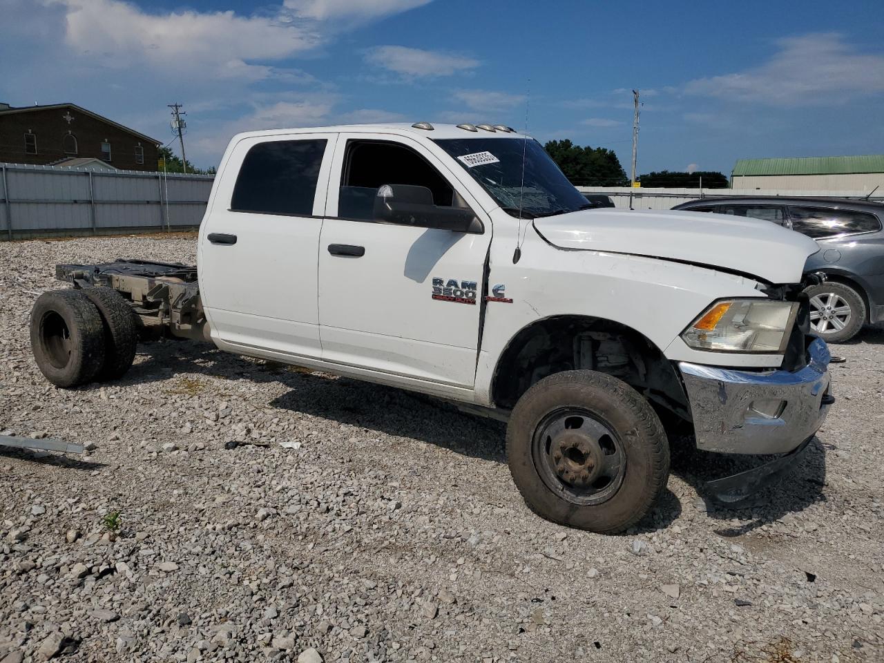 2018 Ram 3500 Cab & Chassis T - Фото 4
