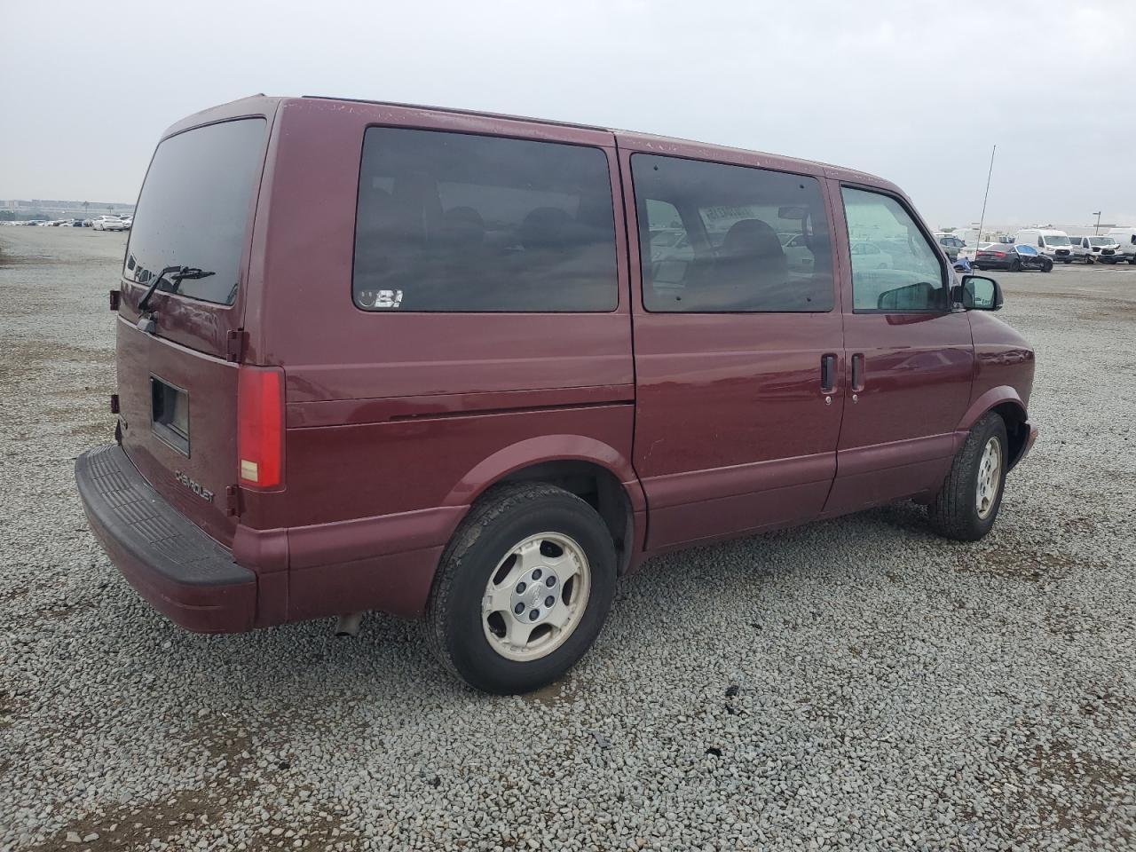 2005 Chevrolet Astro - Фото 3
