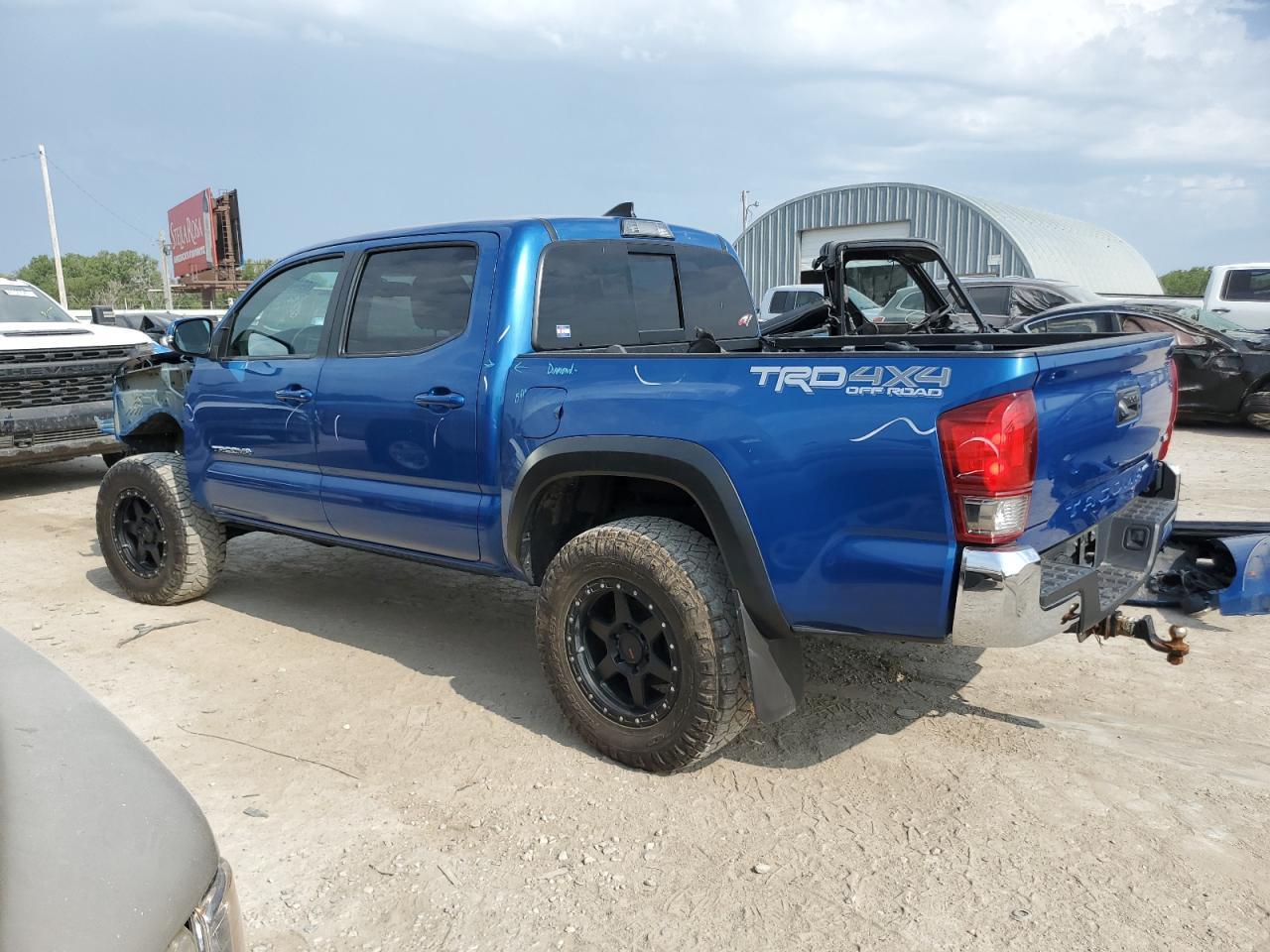 2017 Toyota Tacoma Double Cab - Фото 2
