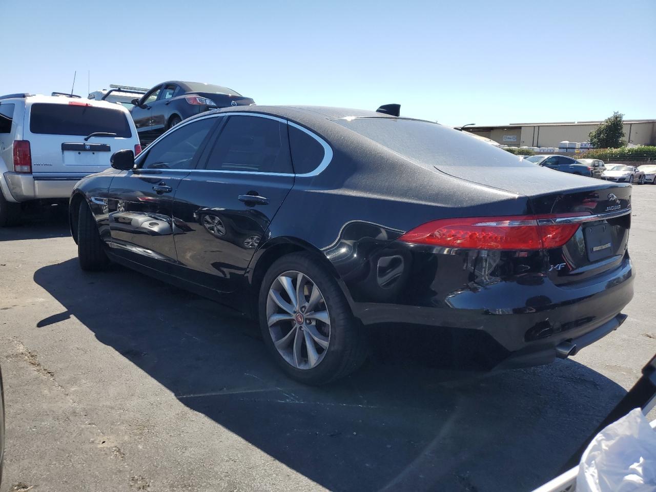 2019 Jaguar Xf Premium - Фото 2