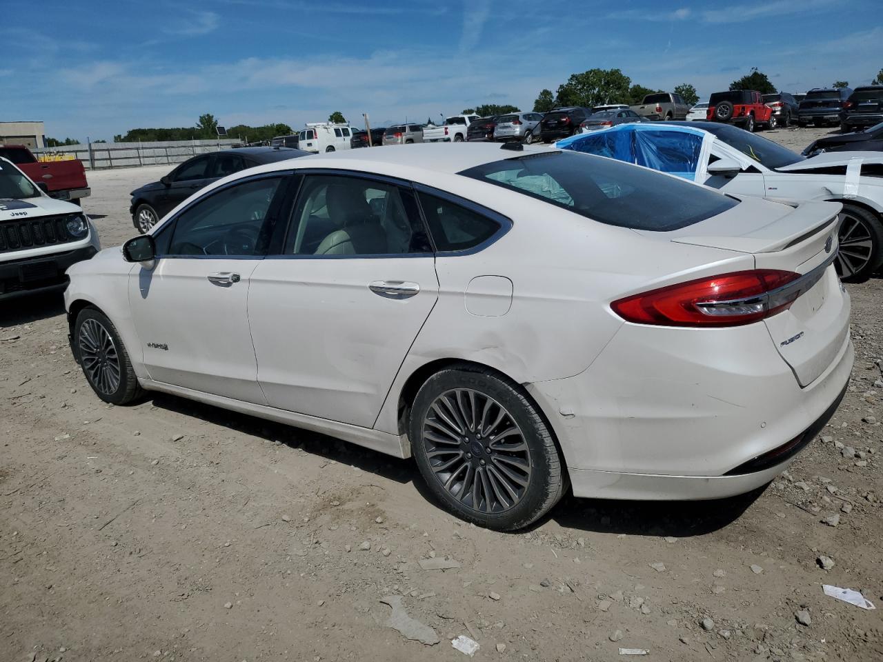 2017 Ford Fusion Titanium Hev - Image 2