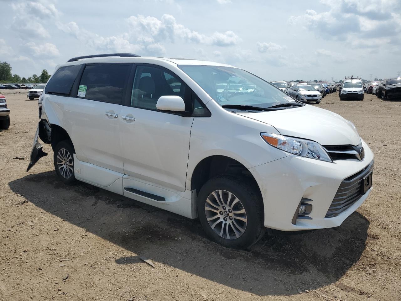 2020 Toyota Sienna Xle - Image 4