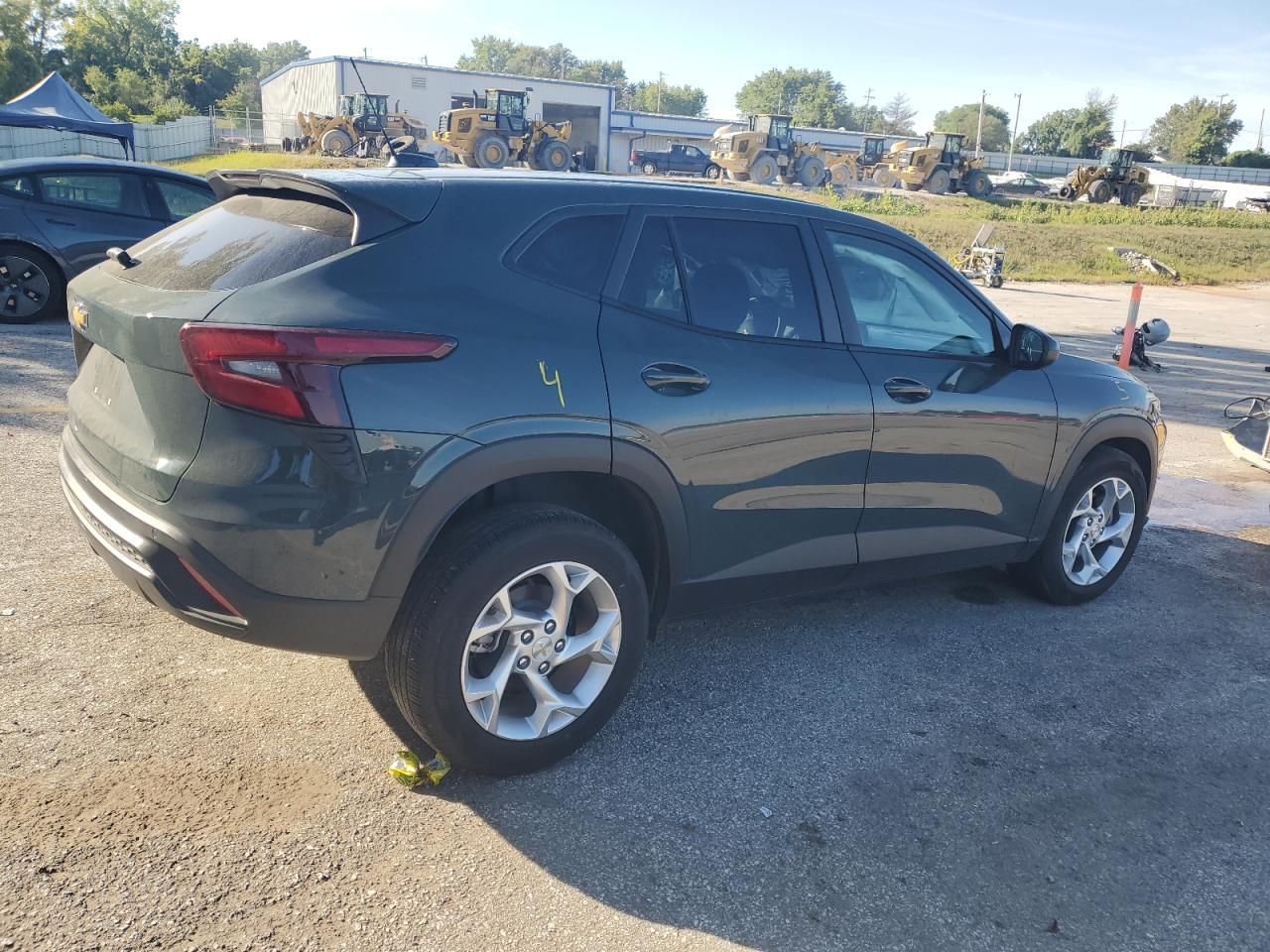 2025 Chevrolet Trax Ls - Фото 3