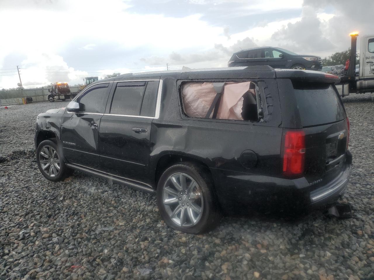 2018 Chevrolet Suburban C1500 Premier - Фото 2