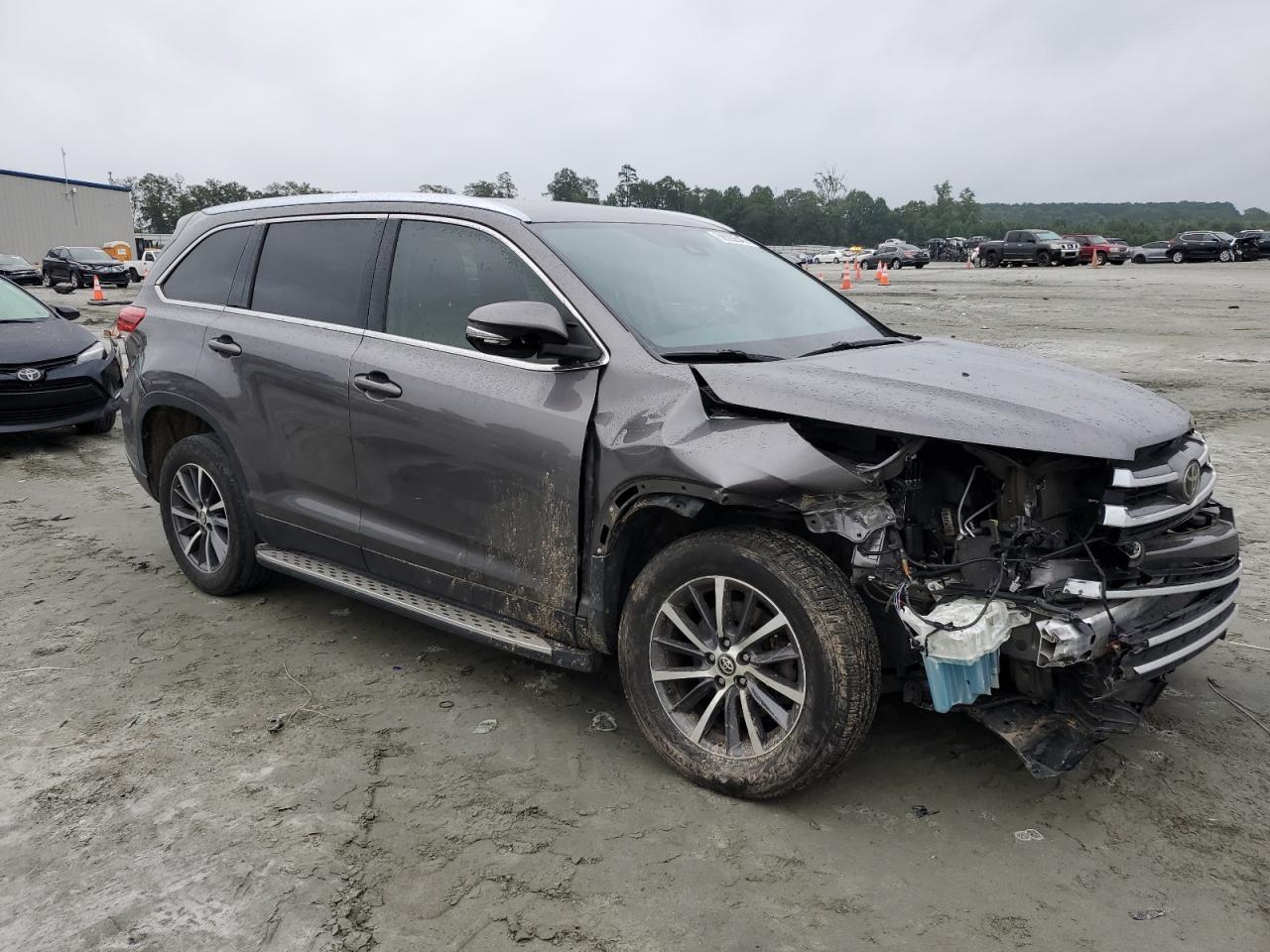 2019 Toyota Highlander Se - Фото 4