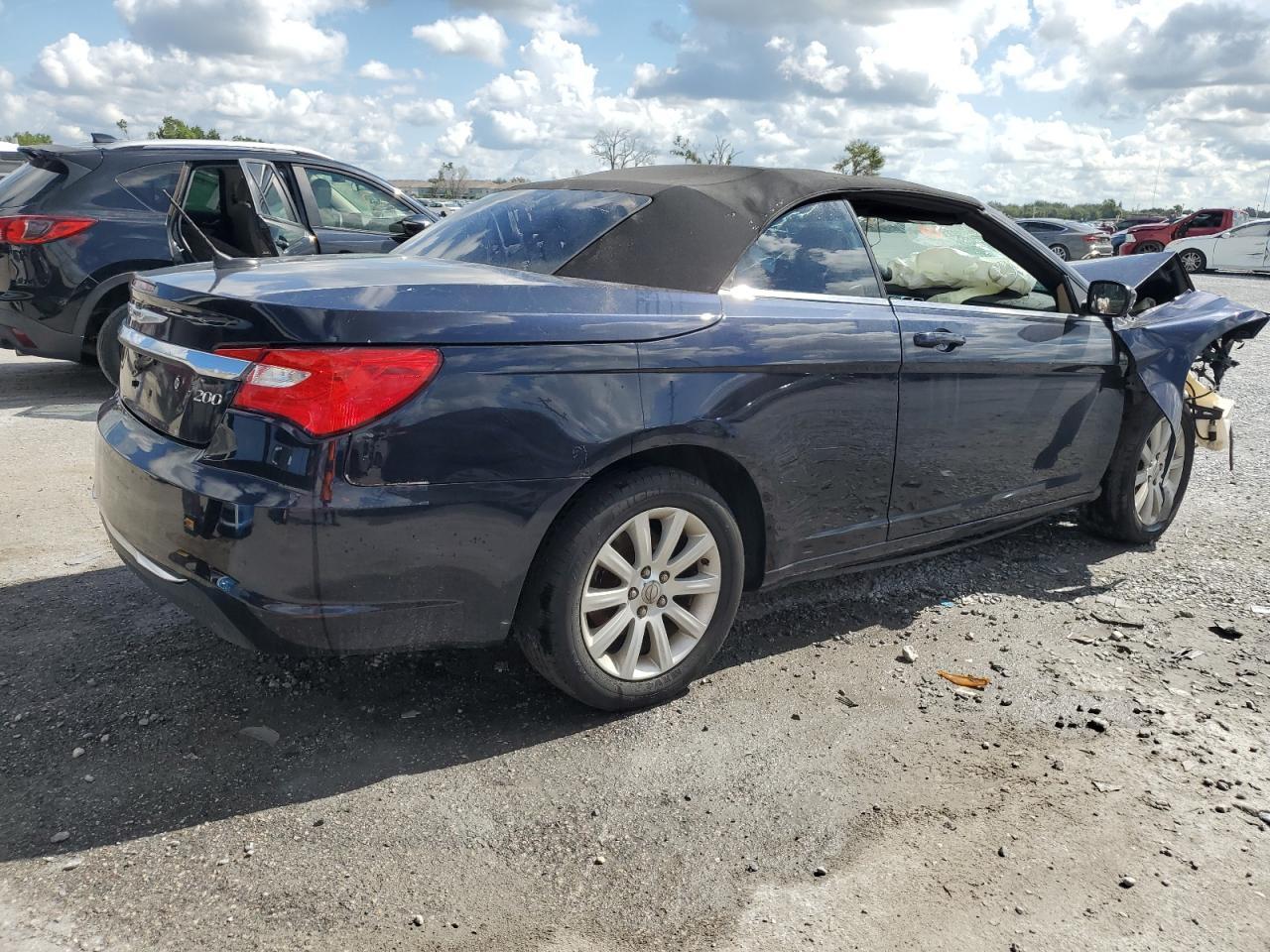 2011 Chrysler 200 Touring - Фото 3