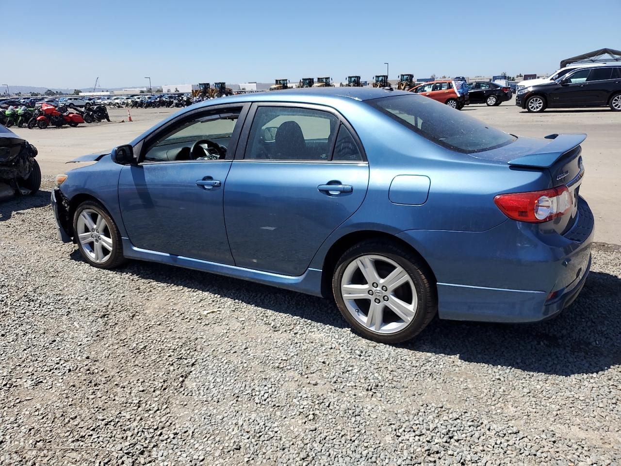 2013 Toyota Corolla Base - Фото 2