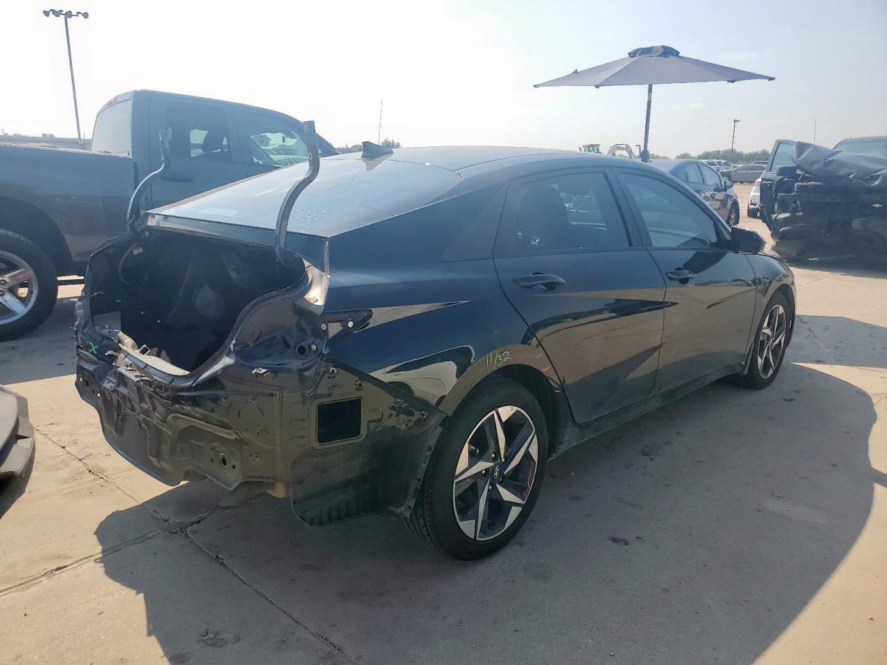 2023 Hyundai Elantra Sel - Image 3