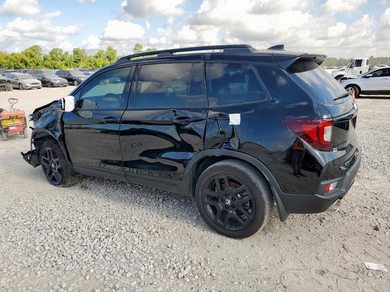 2024 Honda Passport Black Edition - Image 2