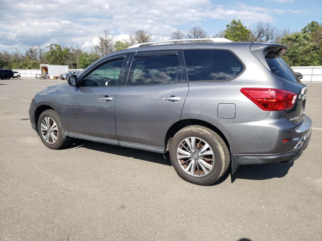 2017 Nissan Pathfinder S - Фото 2