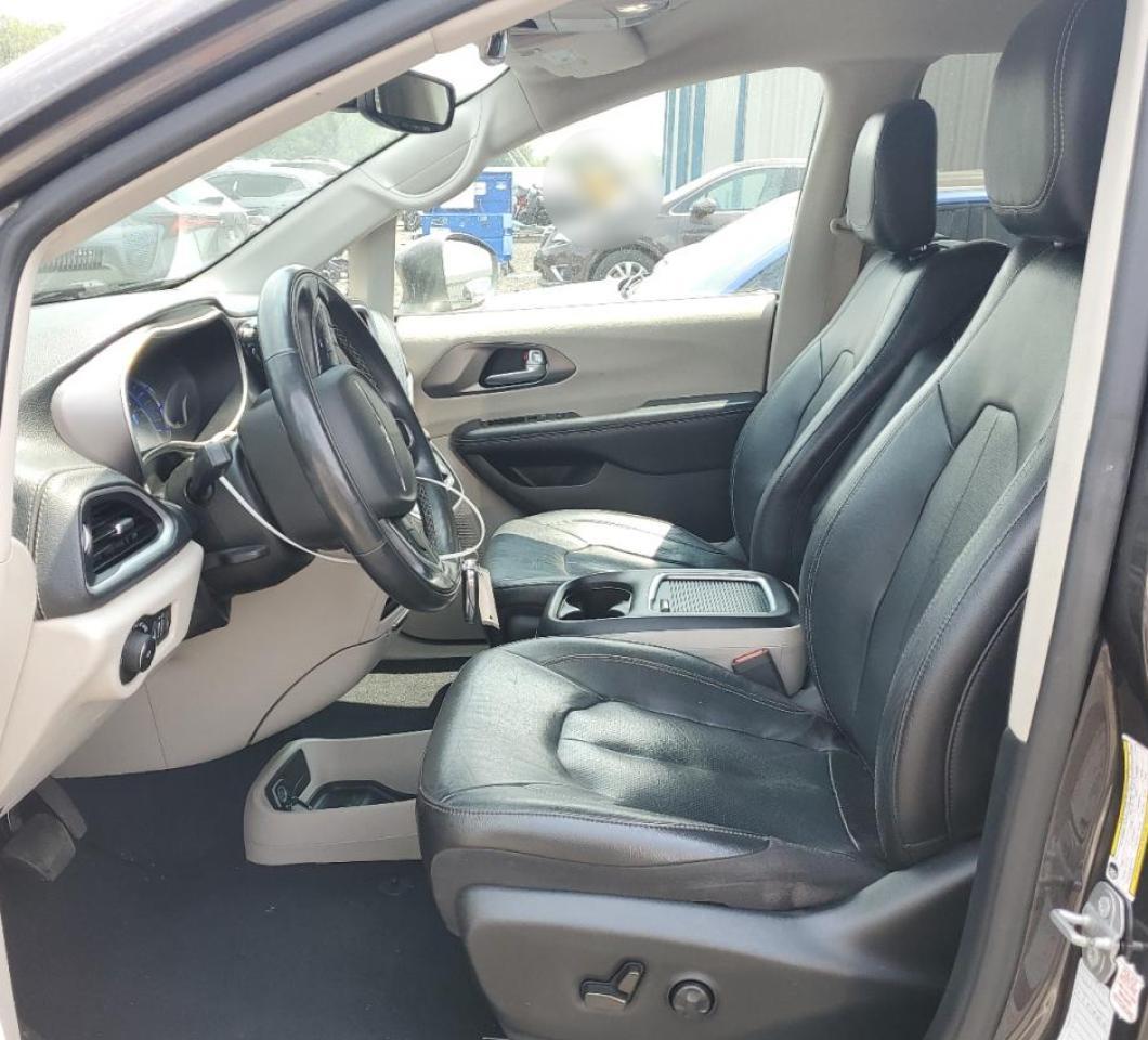 2022 Chrysler Pacifica Hybrid Touring L - Image 7