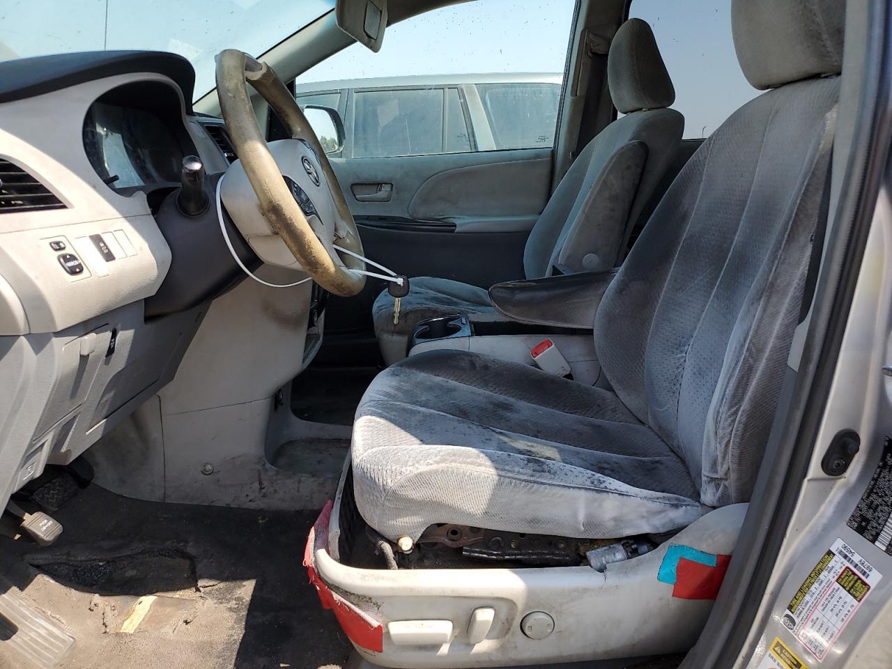 2011 Toyota Sienna Le - Фото 7